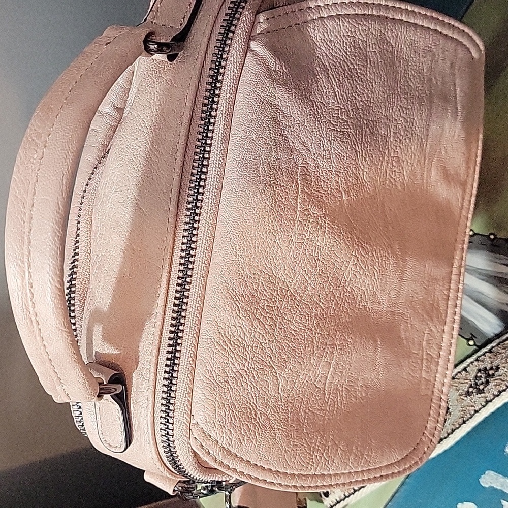Stylish Beige Crossbody Bag With Guitar Strap - Picture 4 of 5